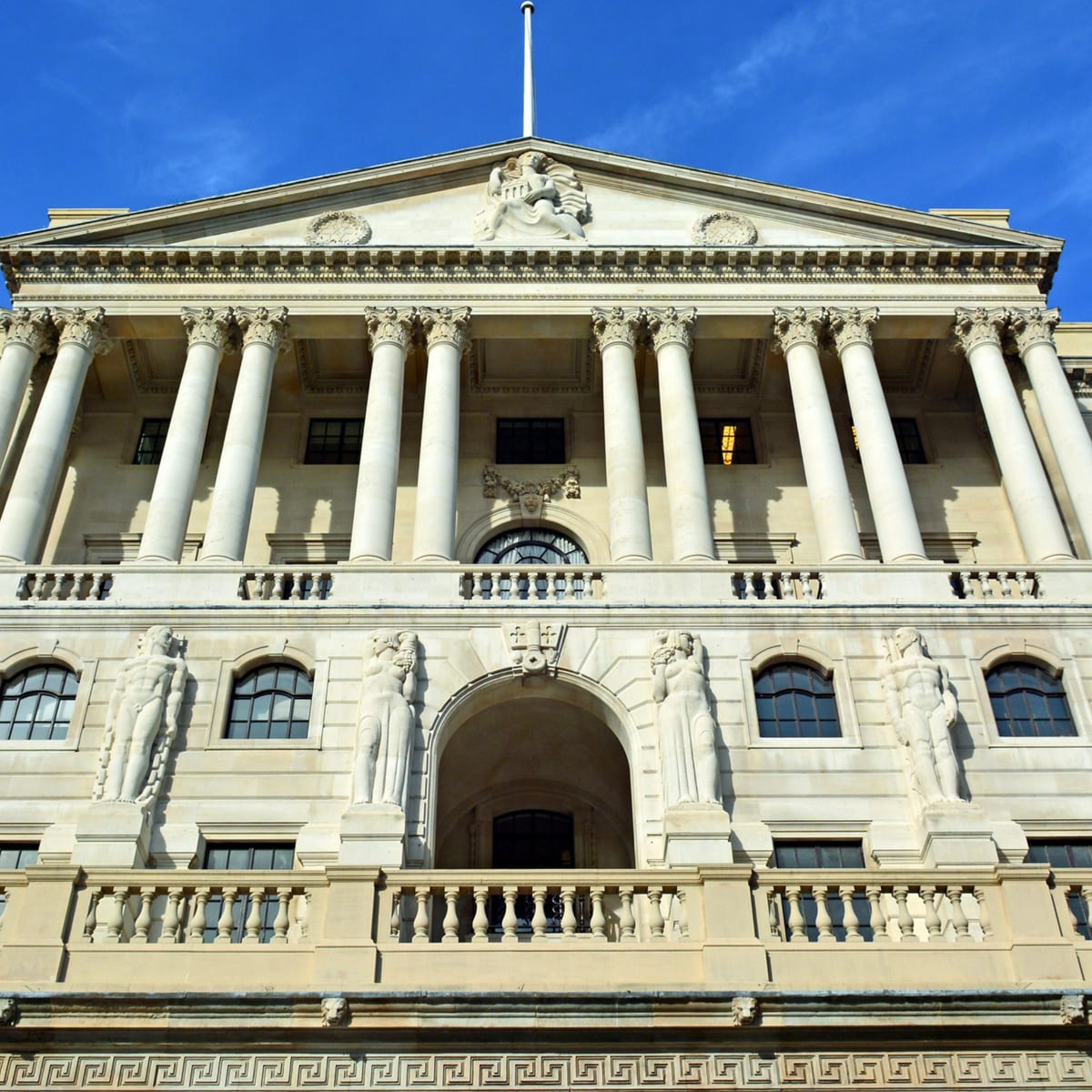 Bank of England cuts base rates